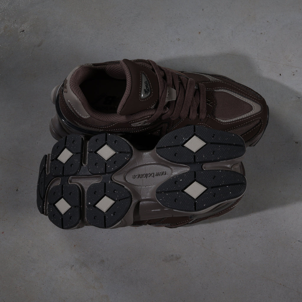 New Balance 9060 Mono Cortado