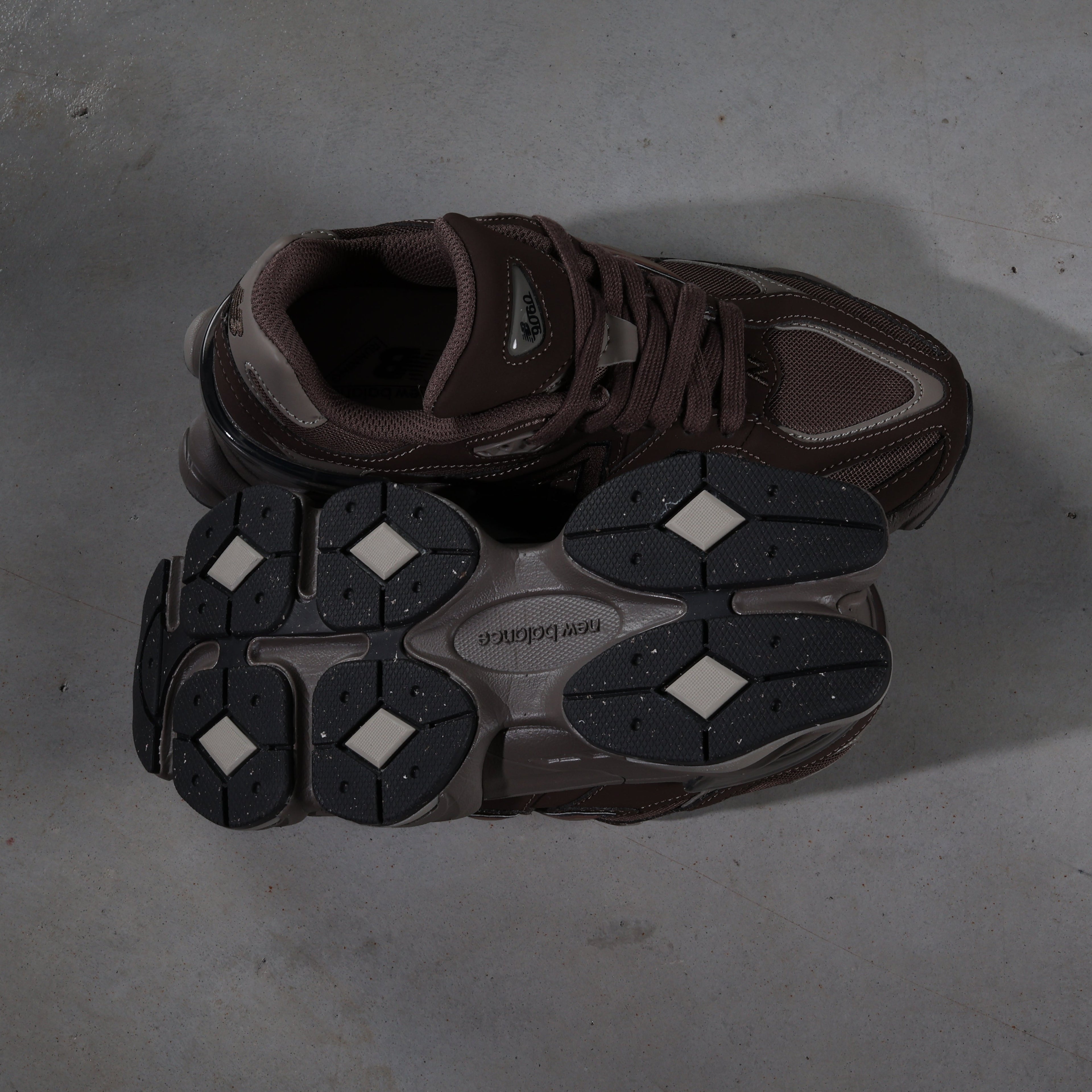 New Balance 9060 Mono Cortado