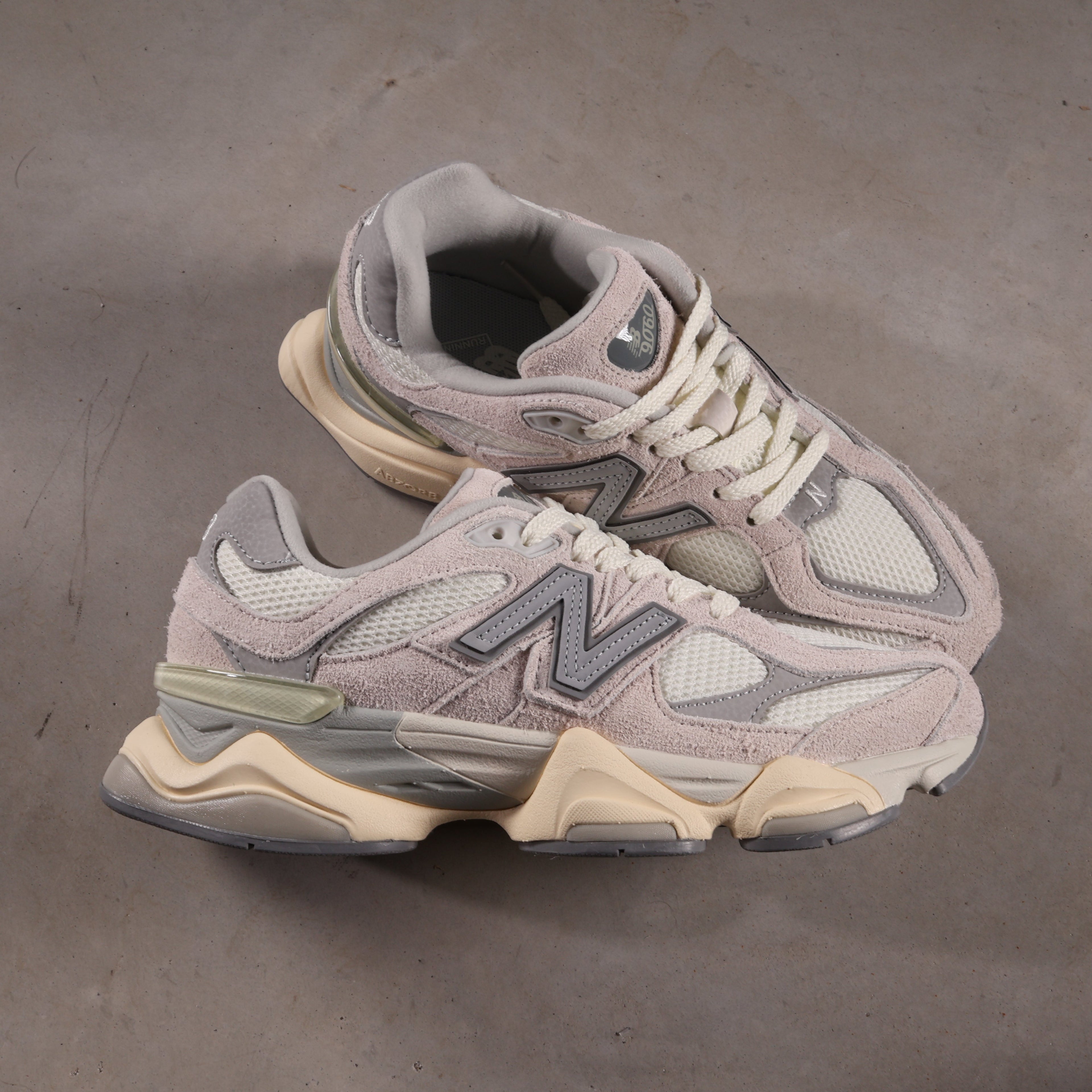 New Balance 9060 Moonbeam Sea Salt