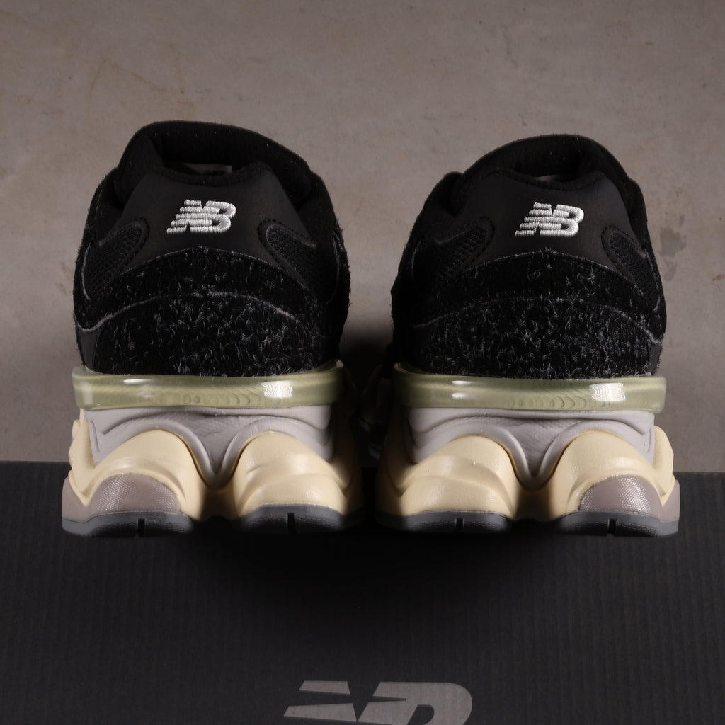 New Balance 9060 Sea Salt Black